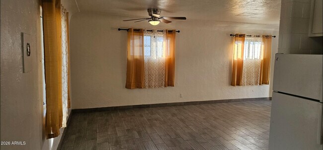 Foto del edificio - 2138 E Turney Ave