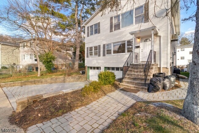 Building Photo - 19 Cooper Dr