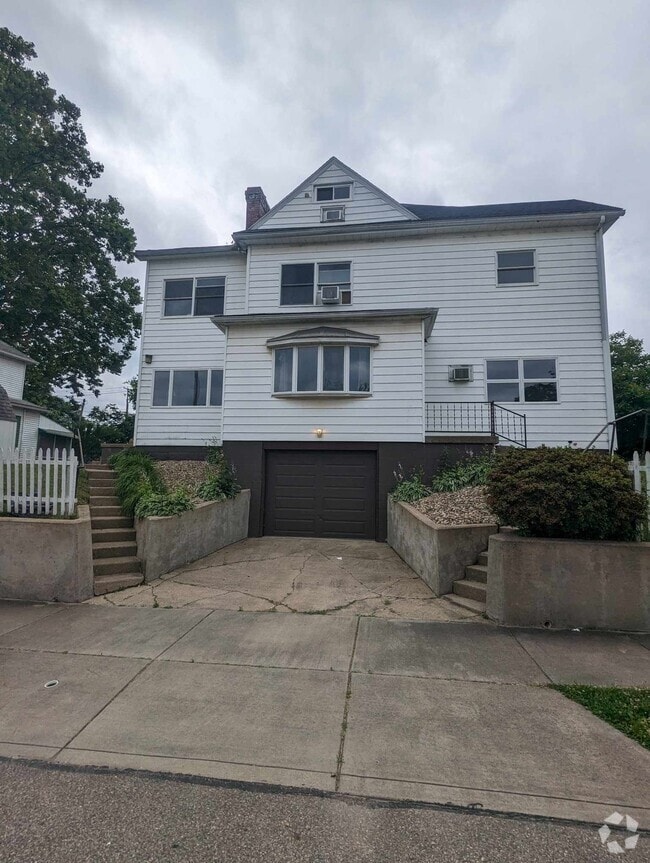Building Photo - 232 N 9th St