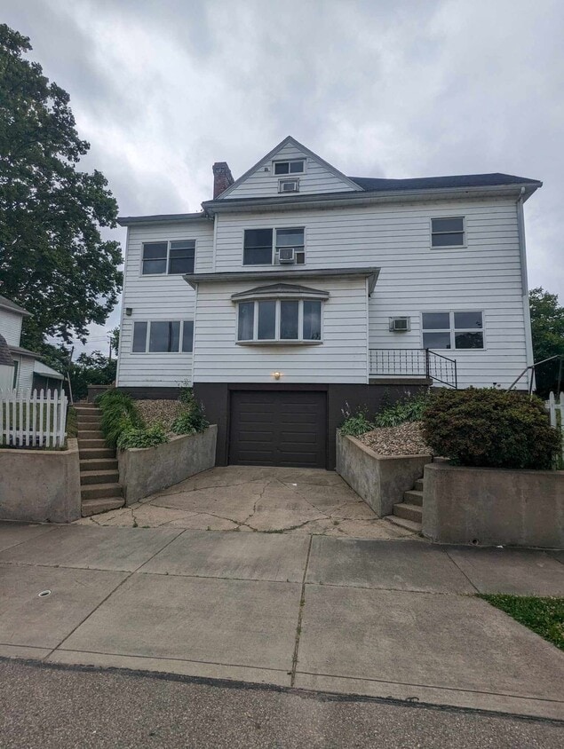 Primary Photo - 9th Street Triplex