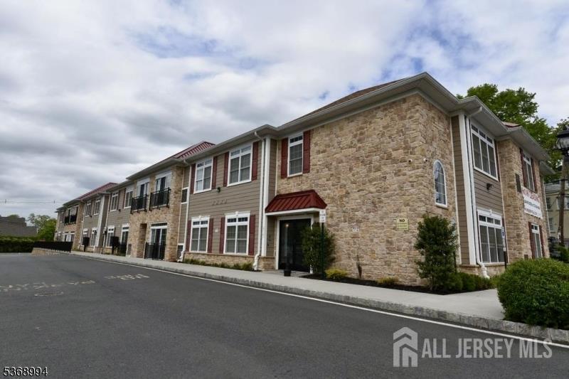 Foto principal - 475 Avenel St