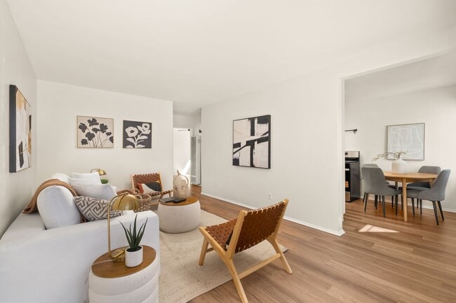 Building Photo - 4419–4423 Mississippi St — fully renovated with designer finishes throughout!