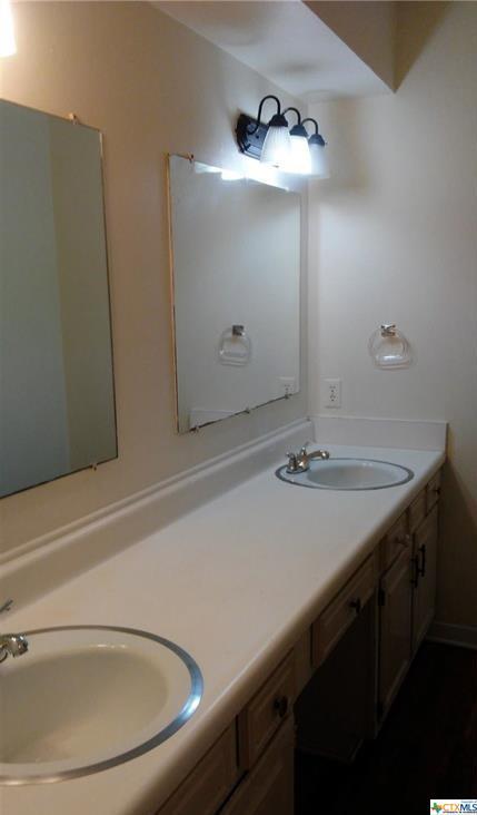 Building Photo - 111 E Hillcrest Dr