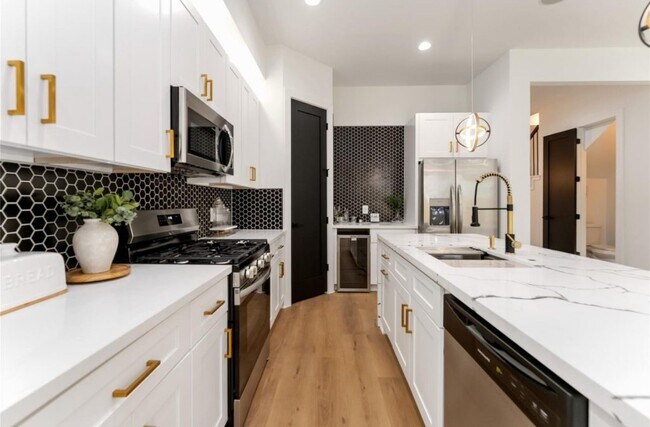 Foto del edificio - 4121 Shelby Cir