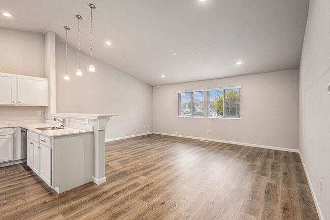 Building Photo - 11121 Farmway Dr