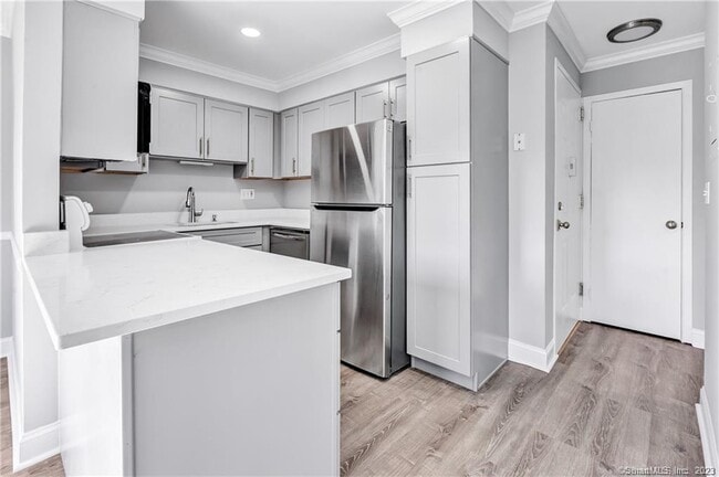 Foto del edificio - 154 Cold Spring Rd