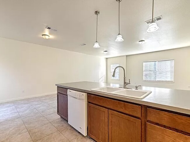 Building Photo - 2937 Marsh Dr