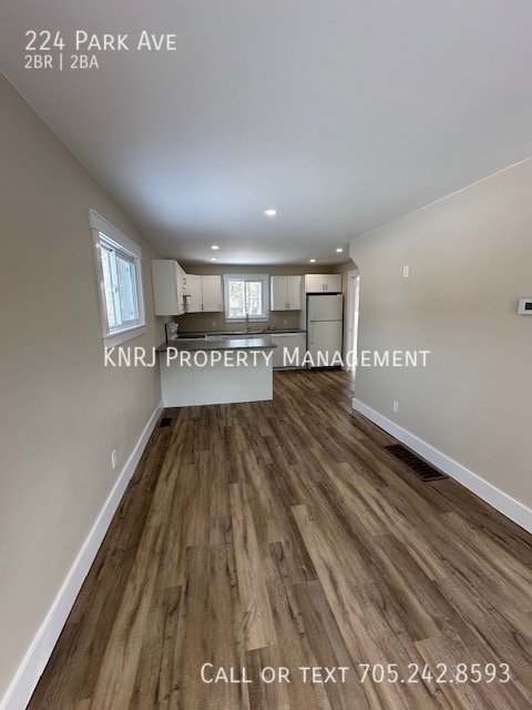 Building Photo - Two Bedroom House
