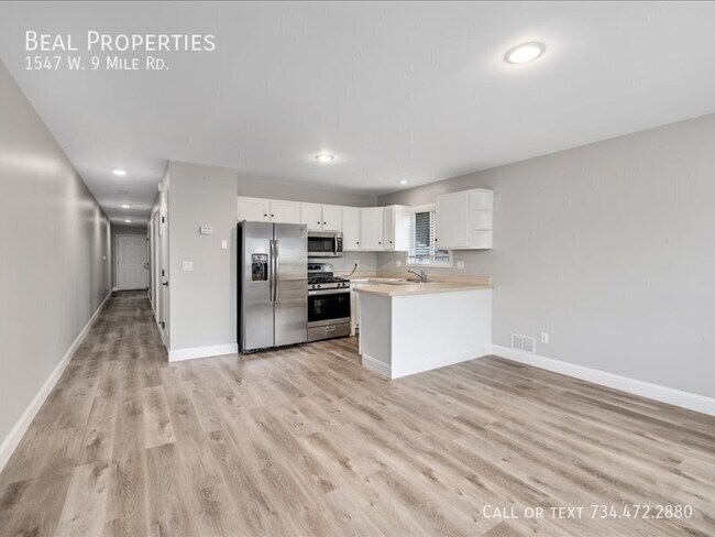 Foto del edificio - 1547 W Nine Mile Rd