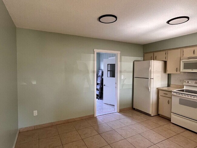 Foto del edificio - 2-bedroom, 2-bathroom Apartment