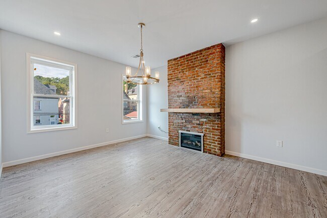 Building Photo - 5551 Columbo St