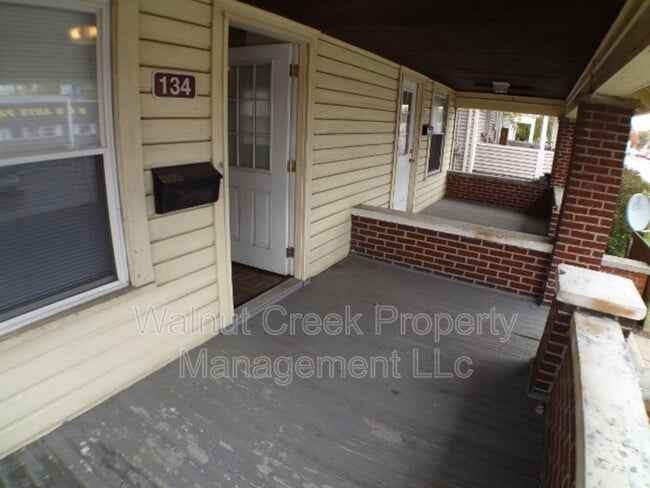 Foto del edificio - 136 Cleveland St