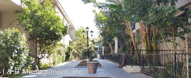 Foto del edificio - 2 br, 2 bath Apartment - 5914 Buffalo Ave.