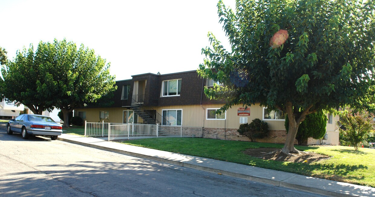 Primary Photo - Harnley's Hillside Apartments