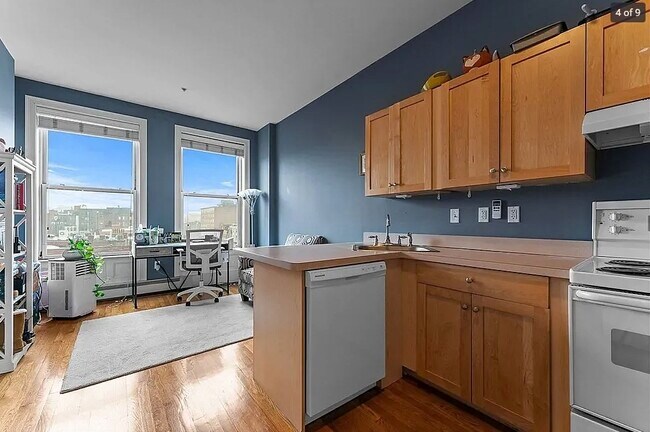 Building Photo - 479 Beacon St