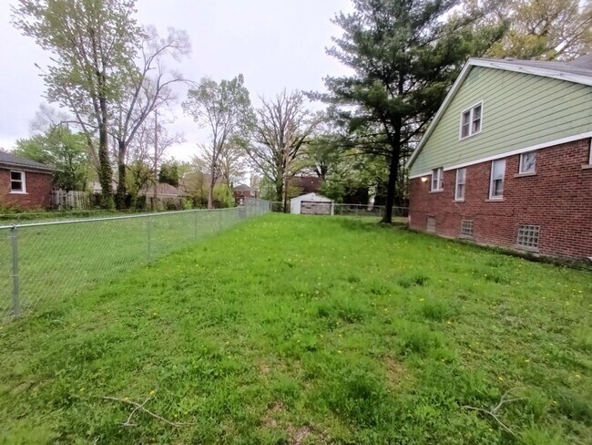 Foto del edificio - 4 bedroom 2 bath brick colonial NOW AVAILA...