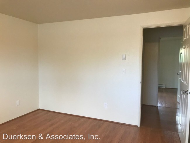 Foto del edificio - 572-572 NW Walnut Blvd