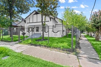 Building Photo - 4902 McKinney St