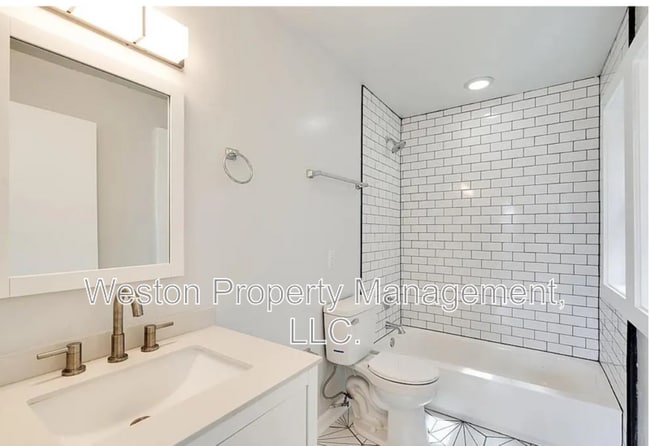 Building Photo - 711 NW 30th St