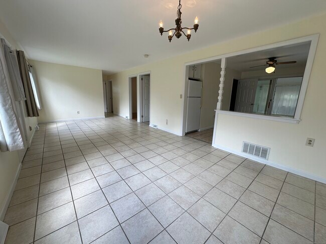 Foto del edificio - 1216 New Britain Ave