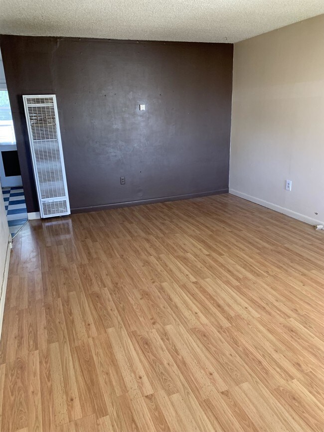 Building Photo - 418 3rd Ave SW