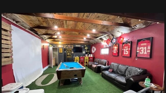 Building Photo - 812 W 4th St