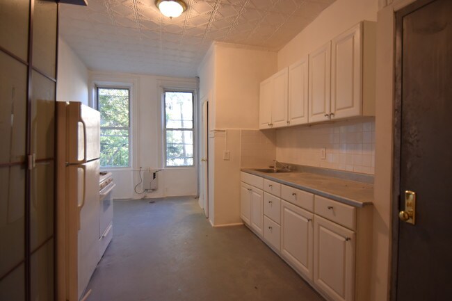 Building Photo - 1734 Bleecker St