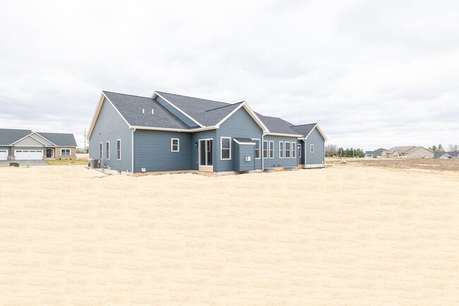 Building Photo - 5875 Monarch Dr