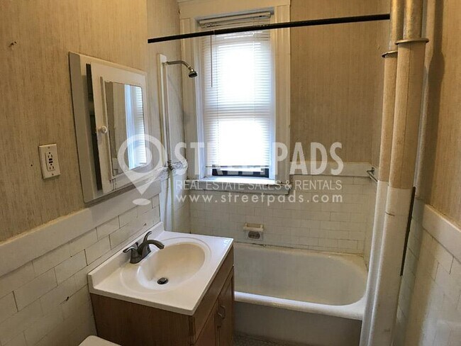 Foto del edificio - bedroom in Malden MA 02148