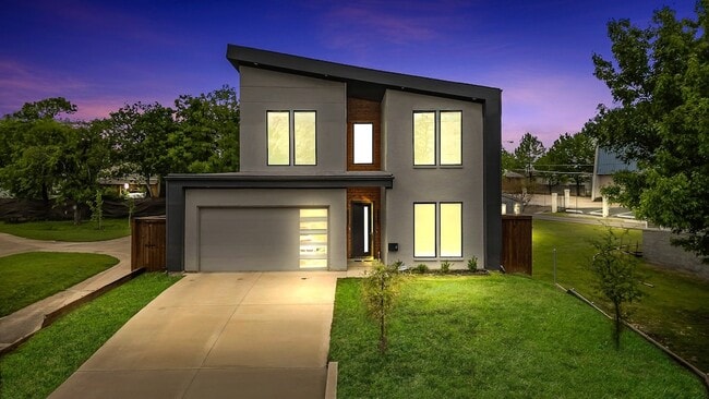 Foto del edificio - 1211 Bonnie View Rd