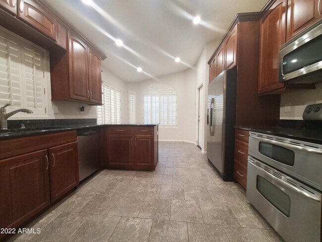 Building Photo - 4150 E Tanglewood Dr