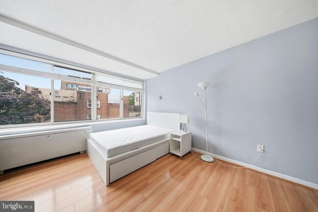 Foto del edificio - 922 24th St NW