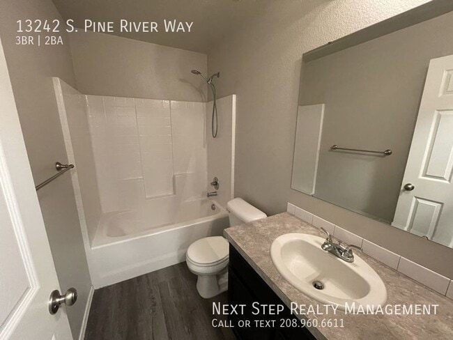 Building Photo - 3 Bed 2 Bath - NO SECURITY DEPOSIT REQUIRED
