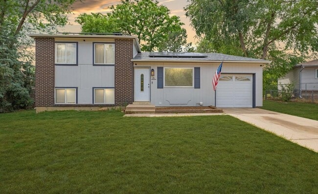 Beautiful 3 Bed, 2 Bath Split-Level Home w... - Beautiful 3 Bed, 2 Bath Split-Level Home w...