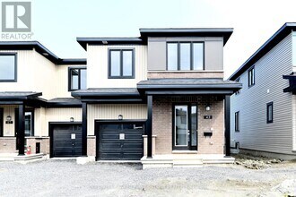 Building Photo - 43 Chemin de Jargeau Rd