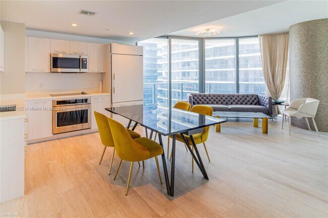 Foto del edificio - 2 br, 2 bath Condo - 45 SW 9th St Apt 3601