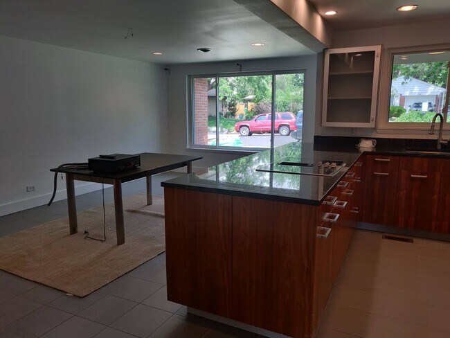 Foto del edificio - Four Bedroom Ranch in Hilltop/Lowry. Pets ...