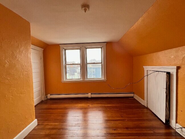 Building Photo - 17 Grove St