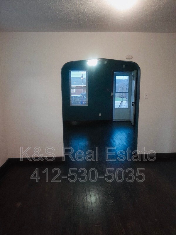 Building Photo - 919 School St