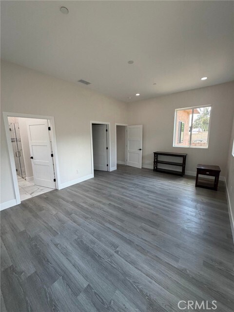Foto del edificio - 1295 W 25th St
