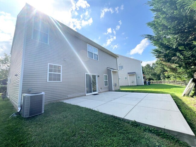Foto del edificio - 10501 Dominion Village Dr