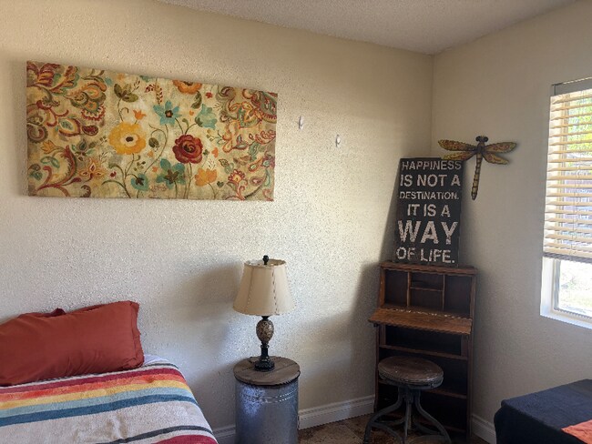 Foto del edificio - 21355 Webster Ave