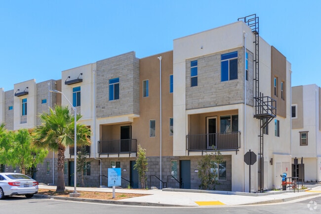 Building Photo - Suncrest at Ponte Vista