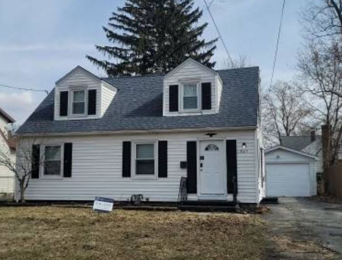 Primary Photo - NOW AVAILABLE! 527 81st St, Niagara Falls,...
