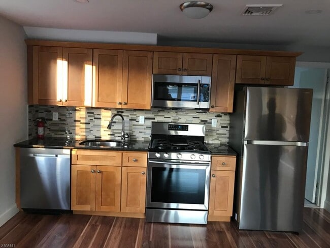 Foto del edificio - 140 Prospect St