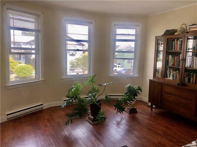 Building Photo - 793 Brewster St