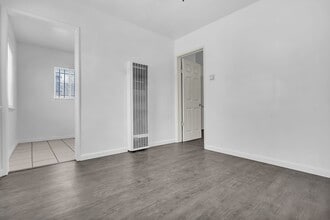 Building Photo - 447 E 101st St