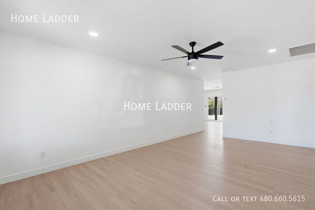 Foto del edificio - 2137 E Cornell Dr
