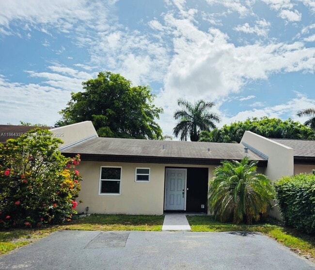 Building Photo - 5510 SW 139th Pl