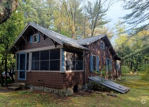Building Photo - 323 Pelham Rd